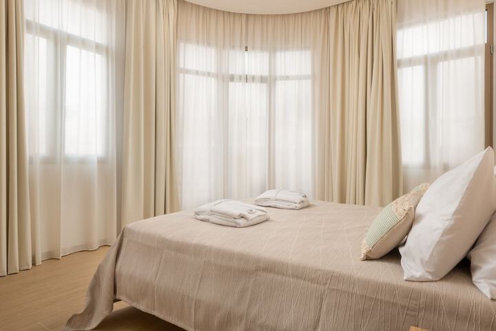 Room 3 of 62