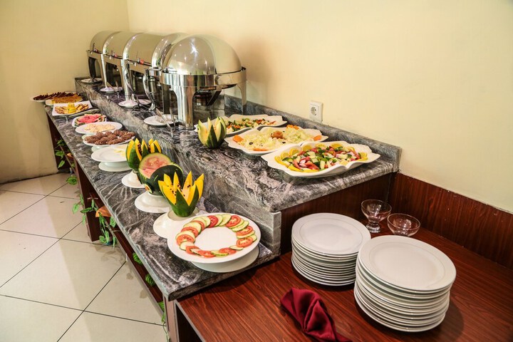 Dining 34 of 50
