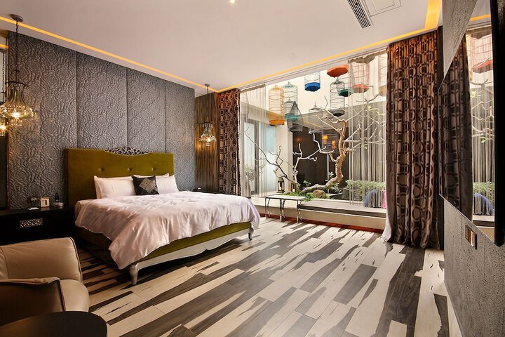 Room 11 of 34