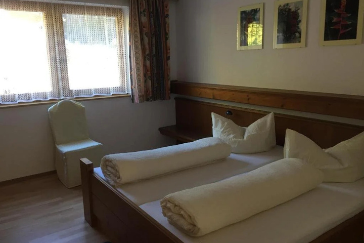 Room 3 of 14