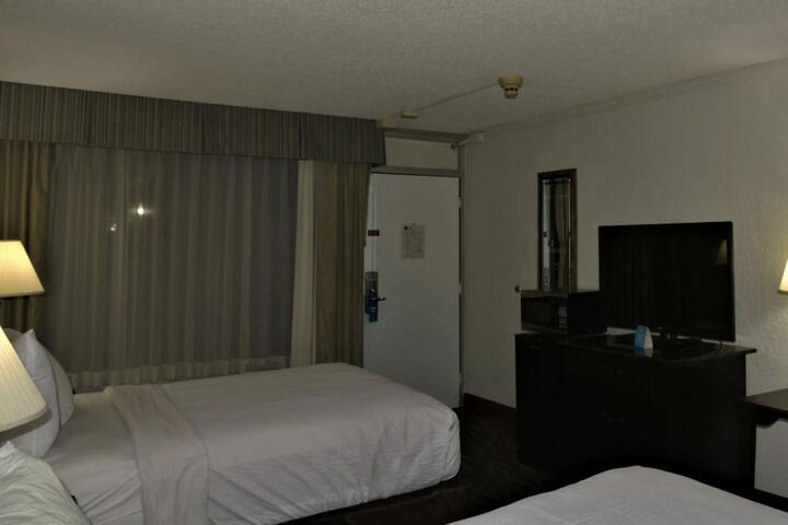 2 Double Beds (28 of 30)