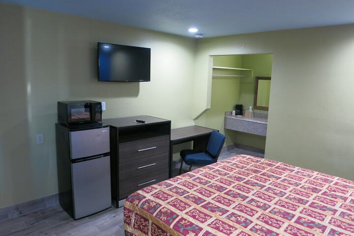 1 King Bed (1 of 6)