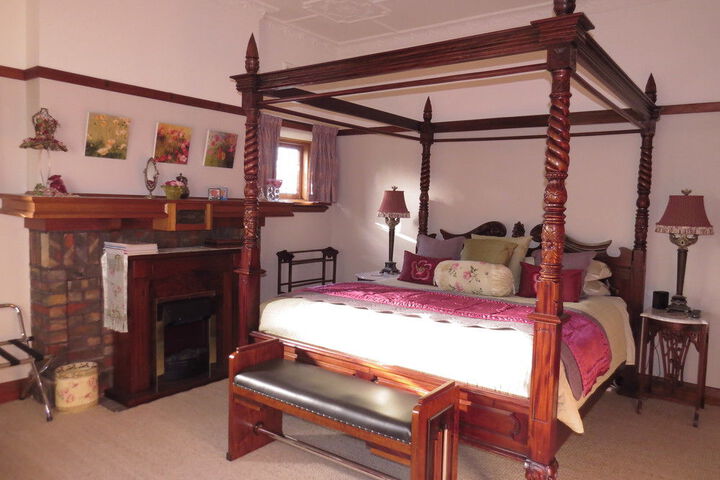 Room 6 of 27