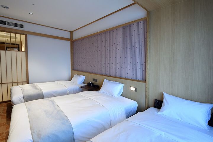 Room 8 of 73