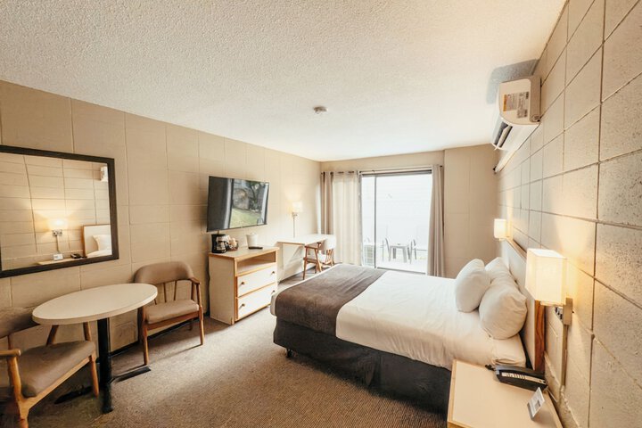 Room 18 of 64