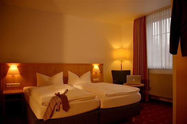 Room 5 of 20