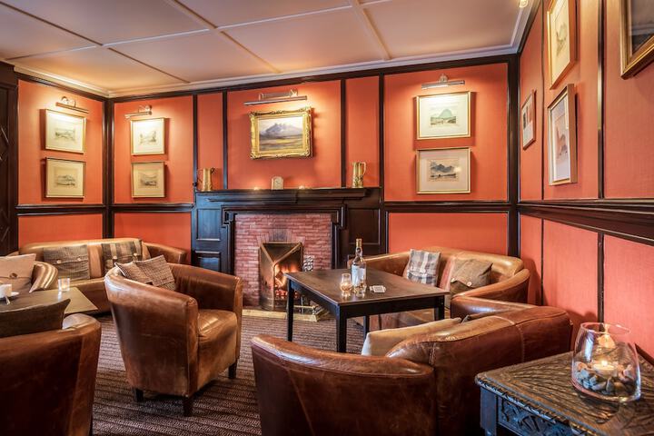 Lounge 106 of 117