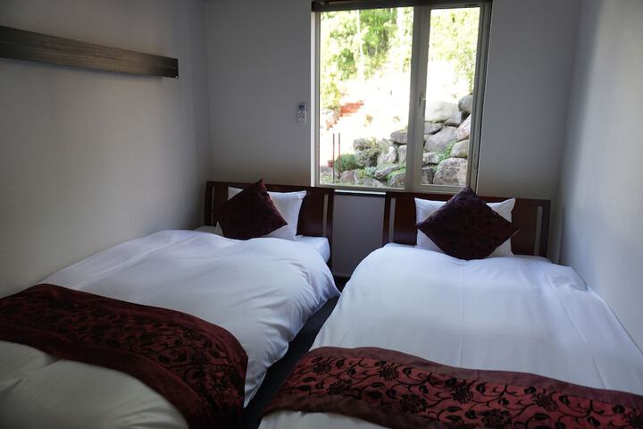 Room 3 of 21