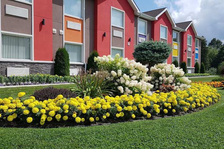 Hotel Exterior 44 of 51