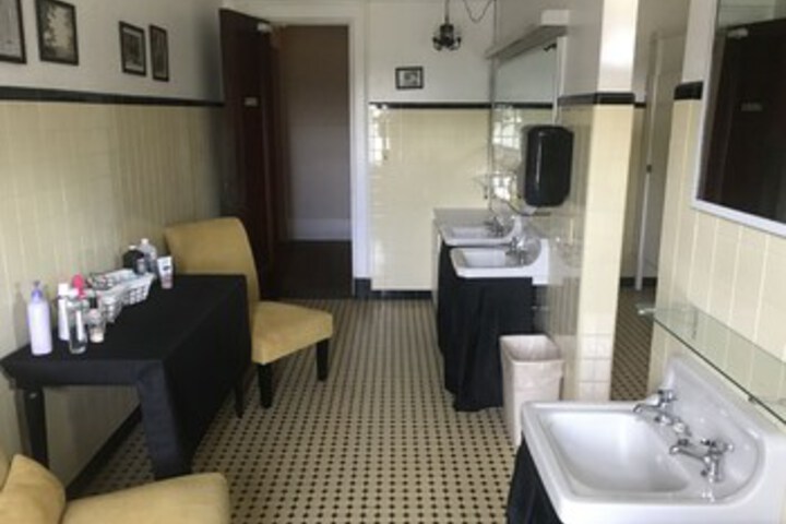 Room 14 of 108