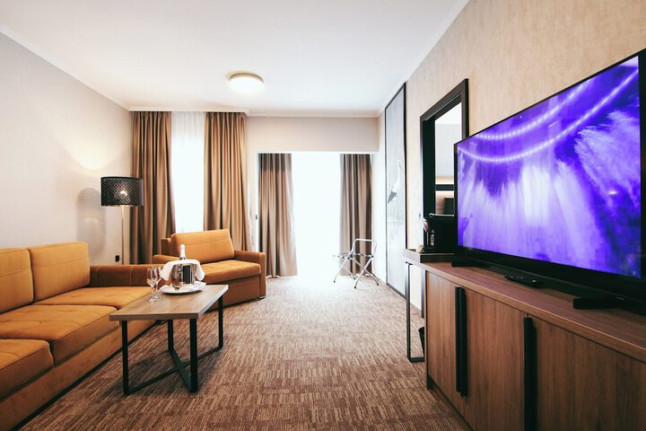 Room 34 of 165