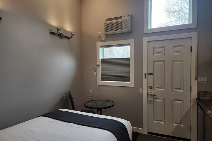 Room 4 of 52
