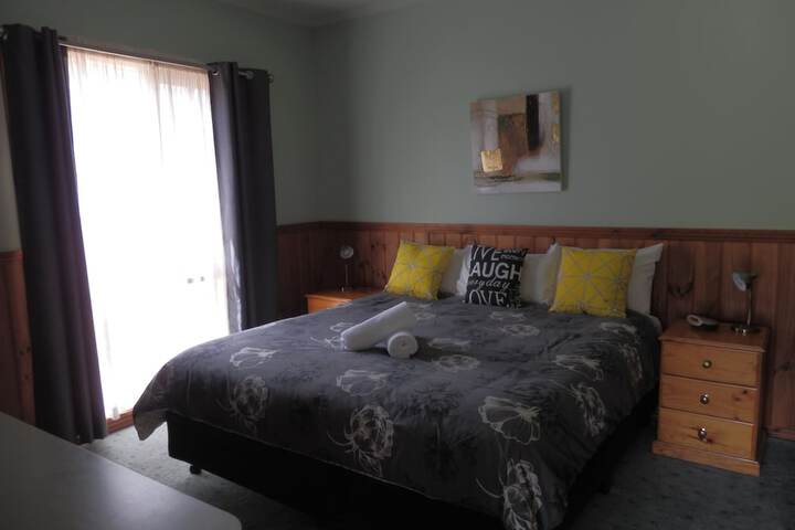 Room 5 of 35