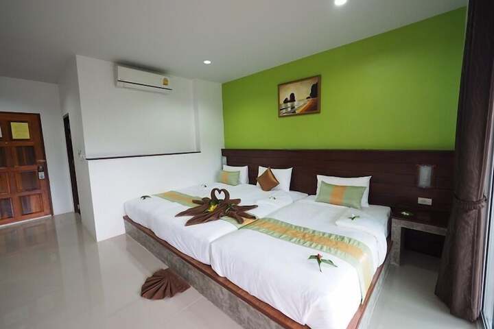Room 6 of 77