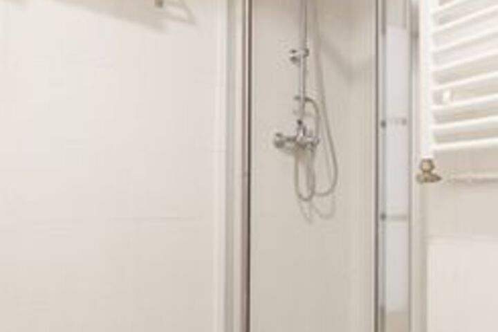 Room 5 of 40