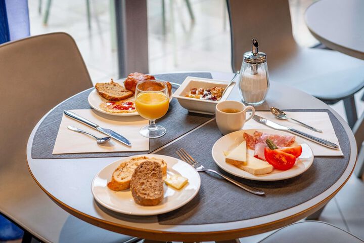 Breakfast/Coffee Service 66 of 98