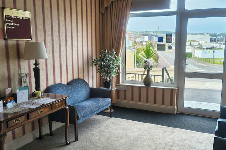 Lounge 169 of 184