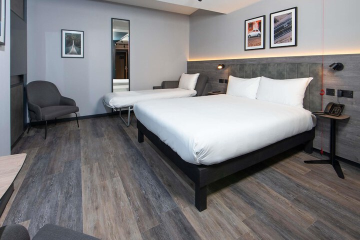 Room 48 of 111