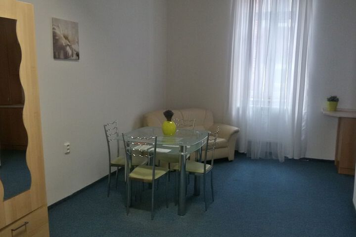 Room 11 of 84