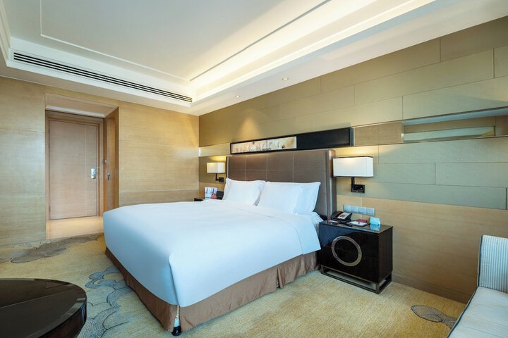 Room 8 of 79