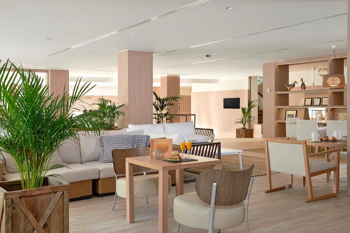 Guest Lobby