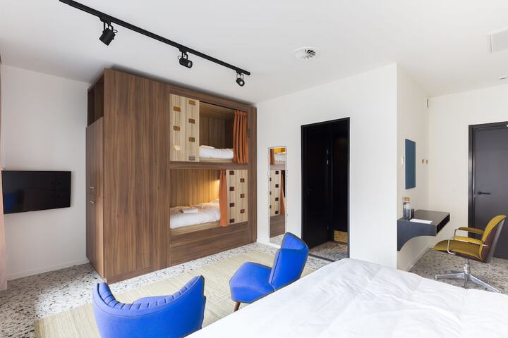Room 10 of 50