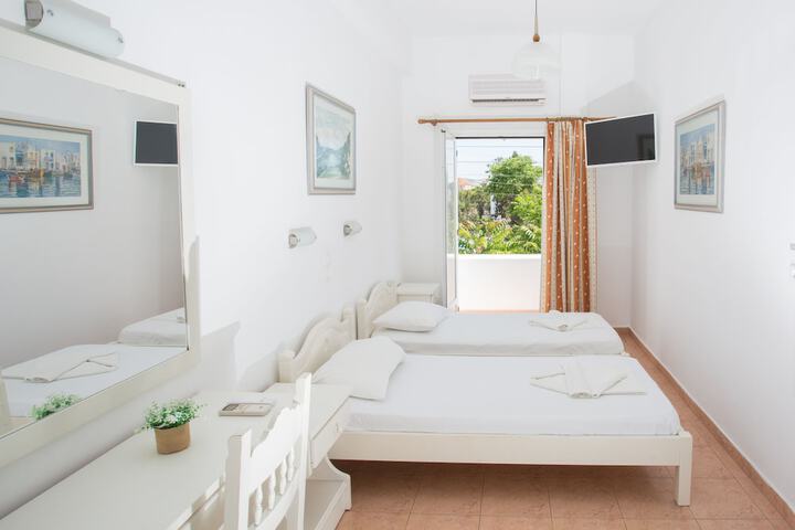 Louiza Hotel