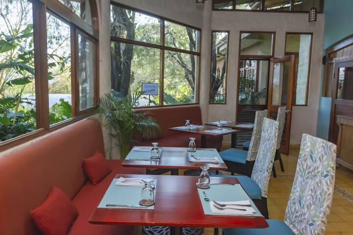 Dining 163 of 196