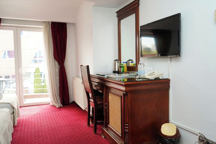 Room 4 of 36