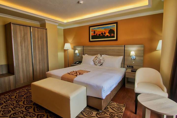 Room 2 of 10