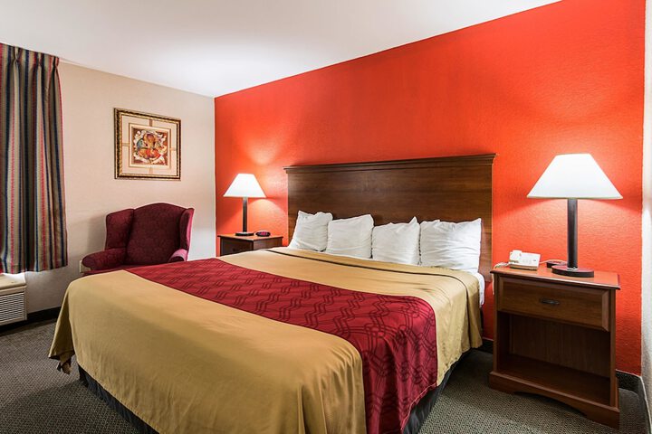 1 King Bed (11 of 15)