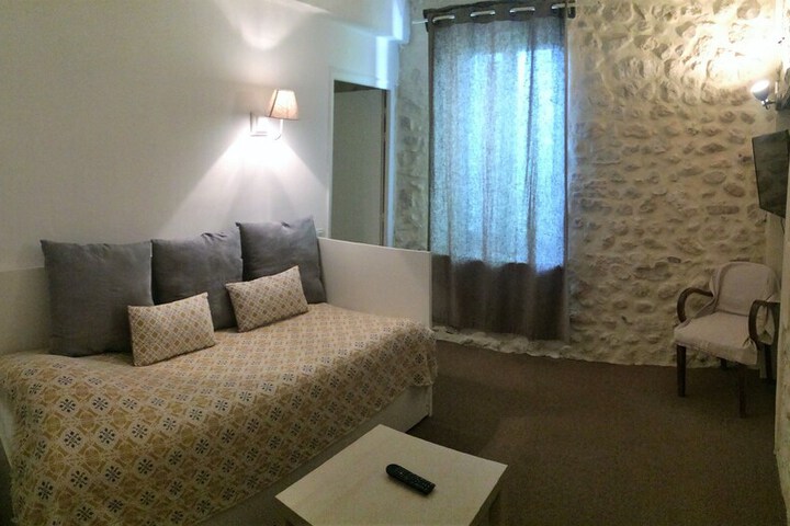 Room 3 of 10
