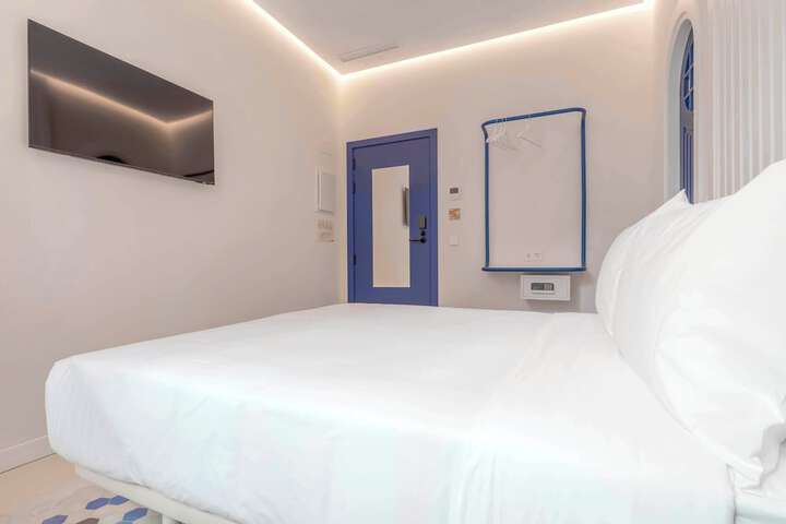 Room 37 of 77