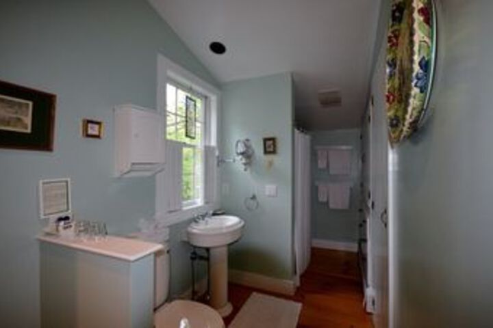 Room 3 of 33