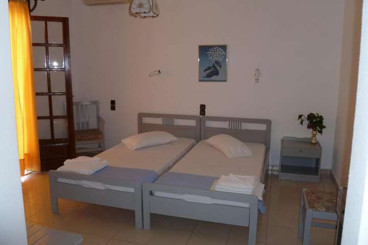 Room 11 of 37