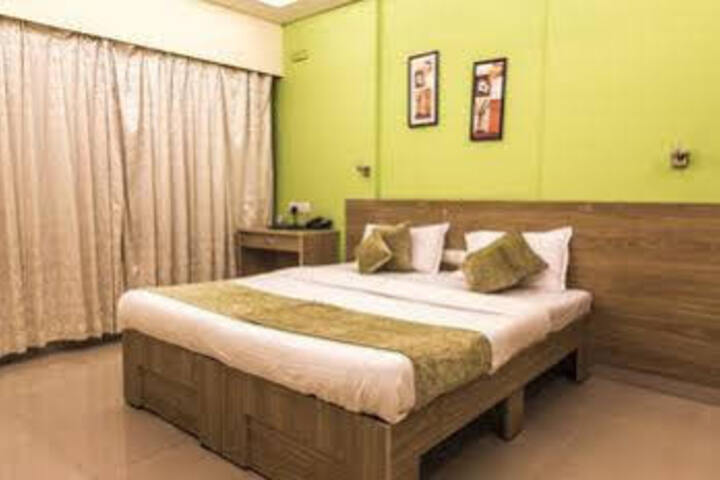 OYO PREMIUM SAKI VIHAR