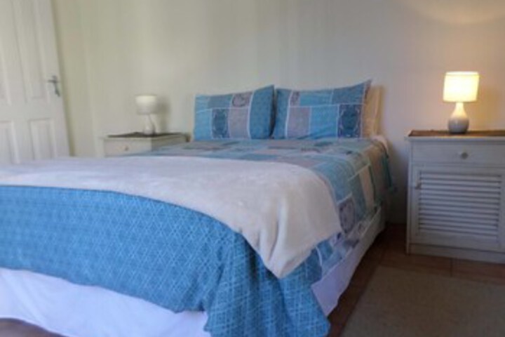 Room 4 of 8