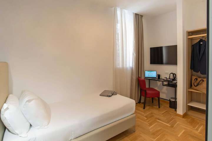 Room 21 of 30