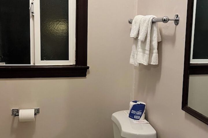 1 Queen Bed (12 of 39)
