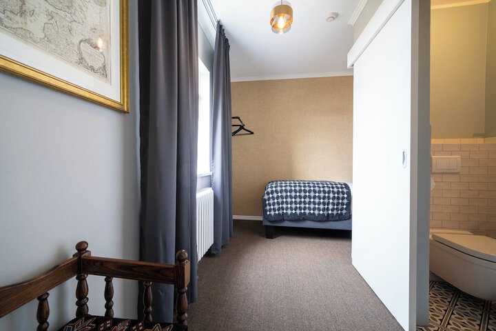 Room 47 of 179