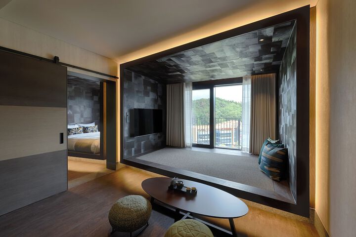 Room 15 of 33