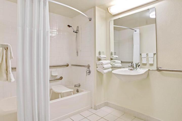 2 Double Beds Poolside Pet Friendly (9 of 11)