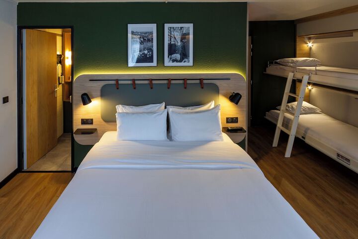 Room 21 of 110