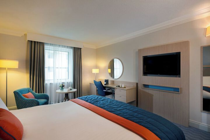 Room 18 of 77