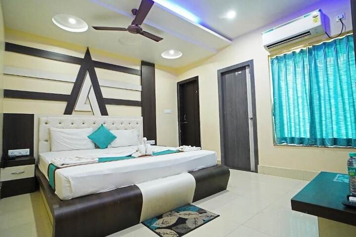 Room 8 of 34