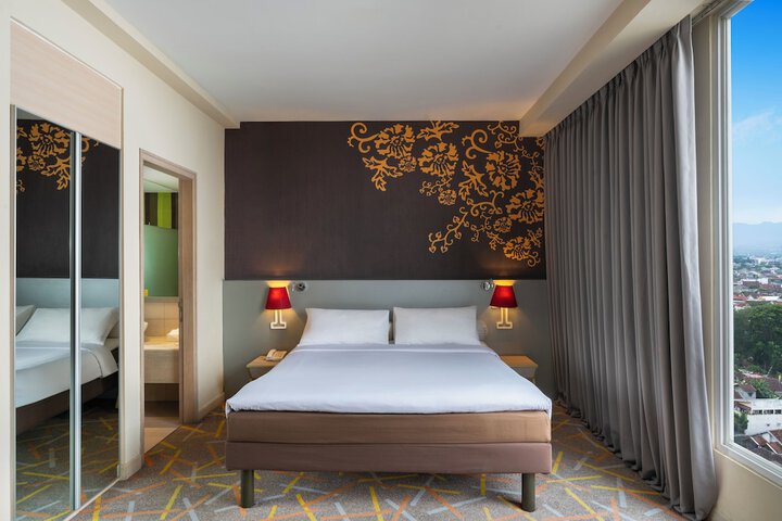 Room 12 of 65