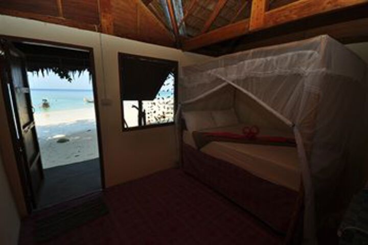 Room 7 of 9