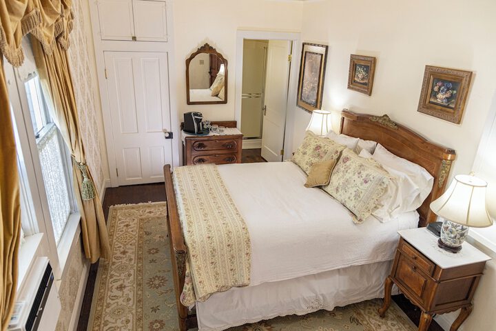 Room 2 of 97