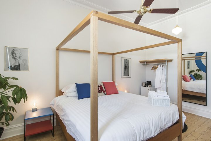 Room 6 of 43