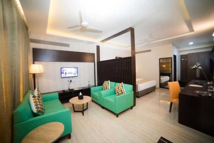 Room 9 of 34